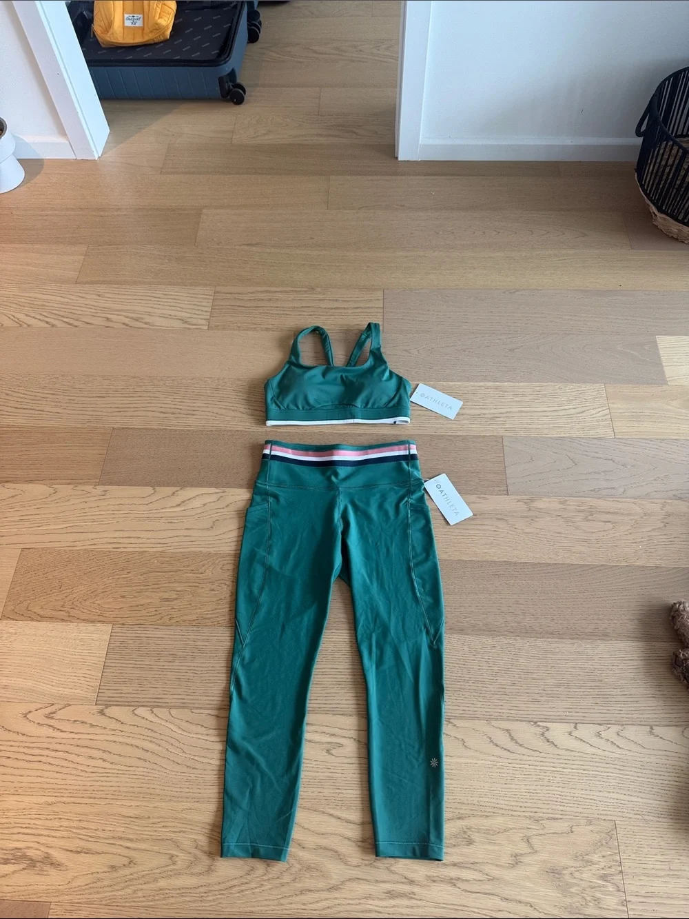 Athleta Green Set- Leggings with Matching Sports Bra - Picture 3 of 12